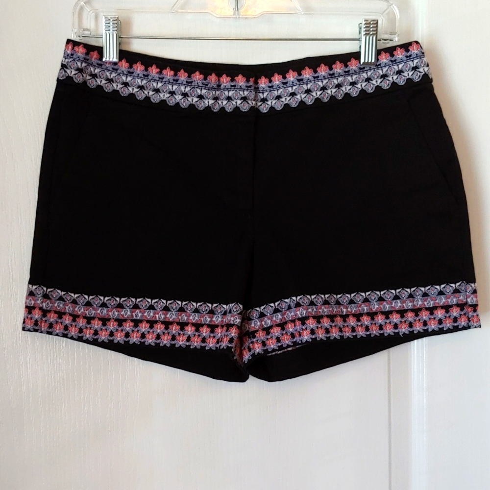 LOFT Ann Taylor Navy Blue Embroidered Trim Shorts. Size 4